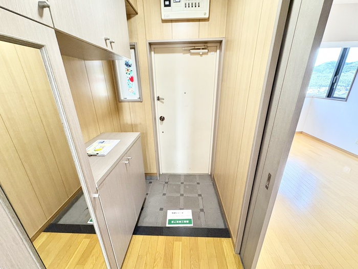 玄関　※別号室写真の為、現況優先