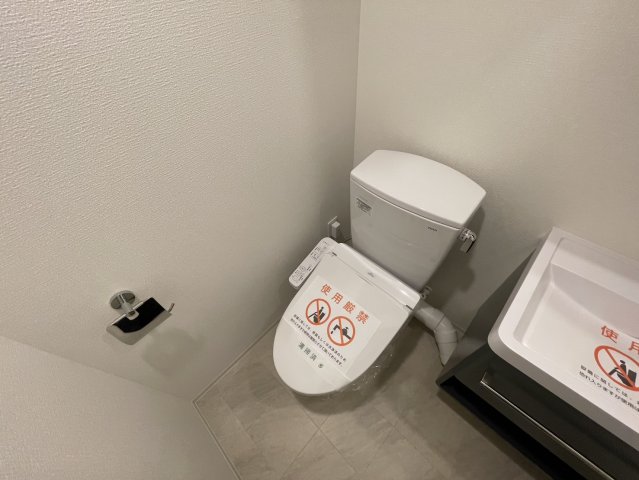 トイレ　同物件別部屋写真