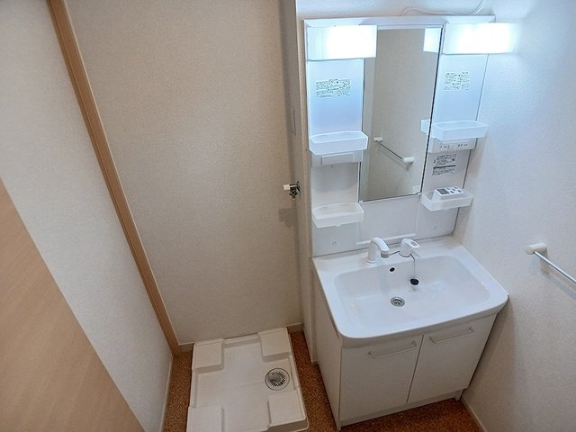 洗面設備　コンパクトで使いやすい洗面所