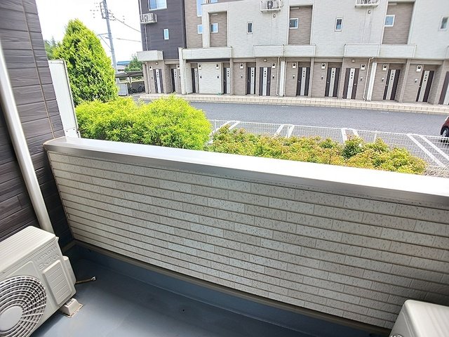 バルコニー　暖かな日差しのふりそそぐバルコニー