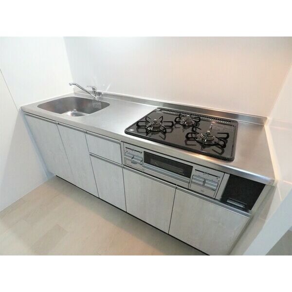 キッチン　※写真は同じマンションの違う部屋のものになります。