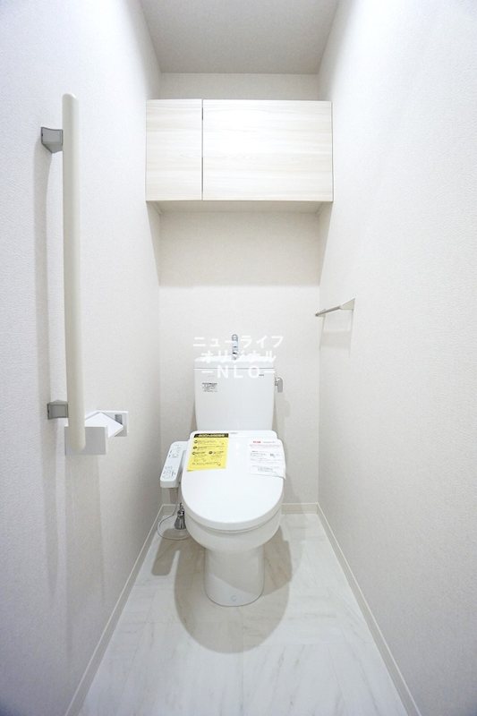 トイレ　あると嬉しい温水洗浄便座付きです☆