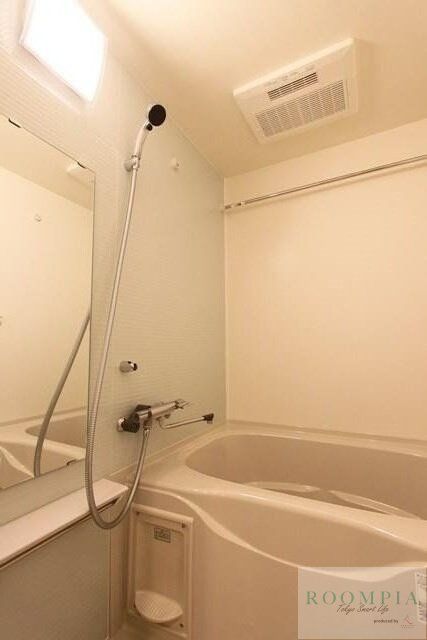 バス・シャワールーム　※同タイプの別のお部屋です。