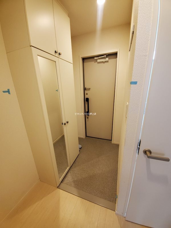 ラシーネ西葛西の玄関写真