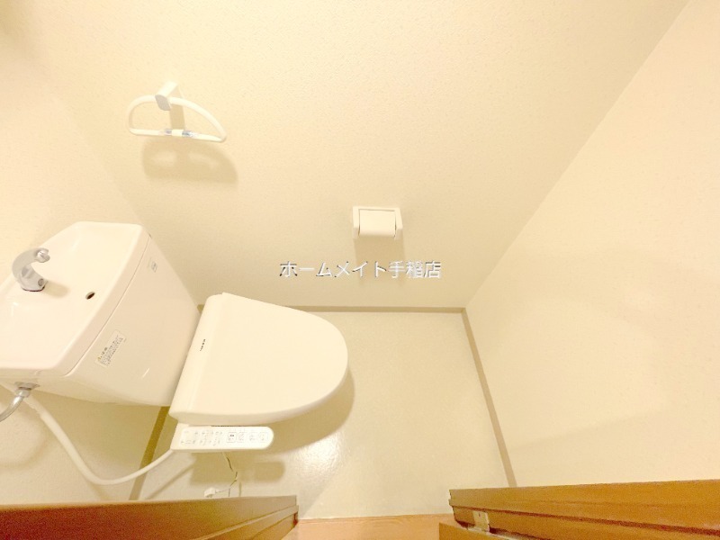 トイレ　シャワートイレ付きでございます！