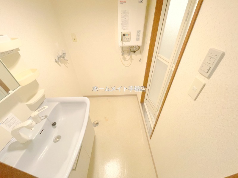 洗面設備　洗髪洗面化粧台付きでございます！