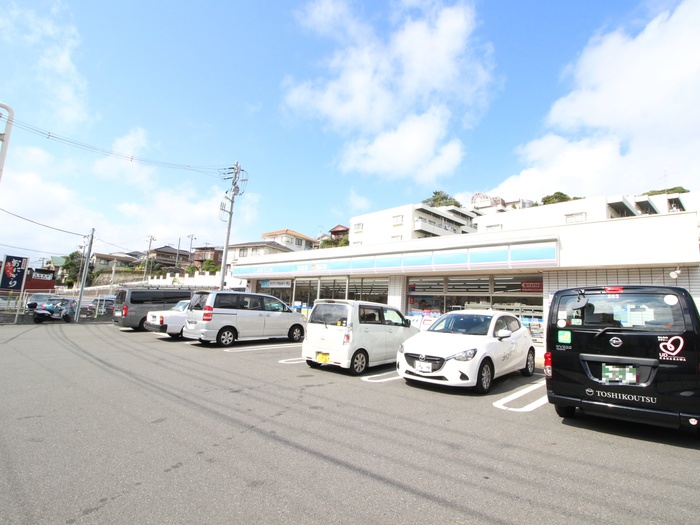 コンビニ　ローソン横浜岡村7丁目店（コンビニ）まで950m