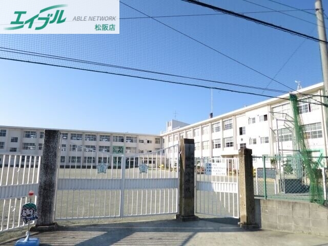 小学校　松阪市立松江小学校（小学校）まで910m