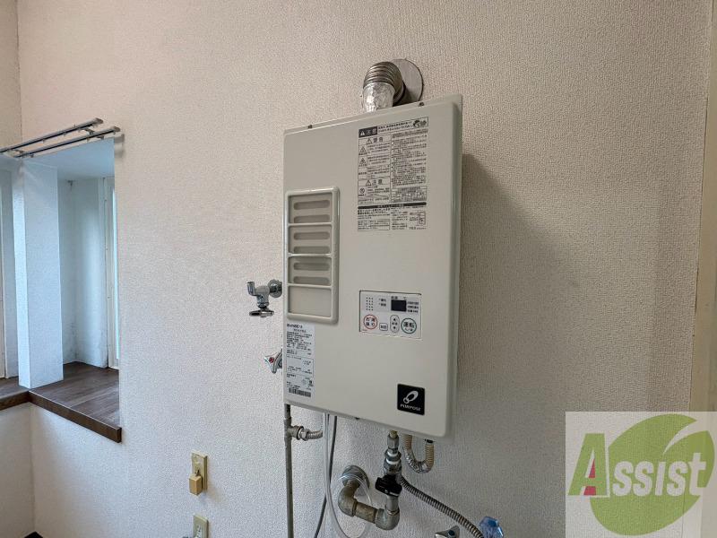 その他設備　給湯器は簡単操作で温度調整ができますよ。