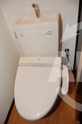 トイレ　プレジオ中津　温水洗浄便座