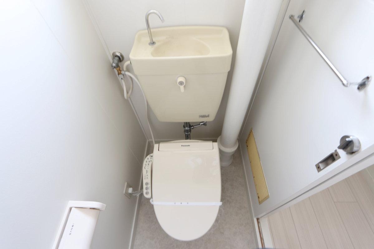 ＪＲ奥羽本線 大館駅 徒歩17分 5階建 築48年のトイレ写真