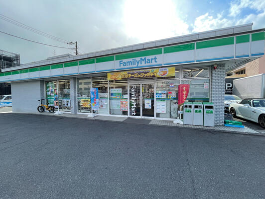 コンビニ　ファミリーマート ベイサイド新山下店（コンビニ）まで1167m