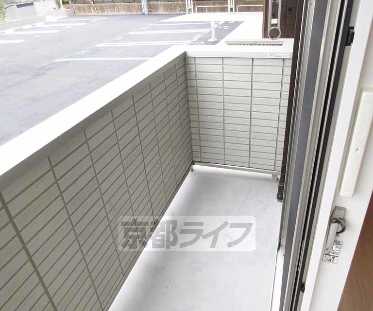 バルコニー　日当り良好で広いバルコニです。
