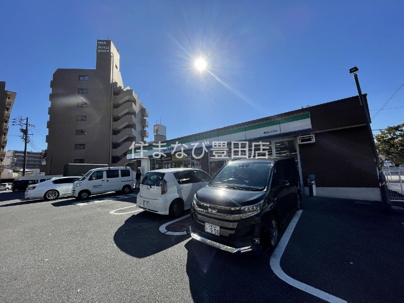 コンビニ　ファミリーマート豊田山之手店（コンビニ）まで60m