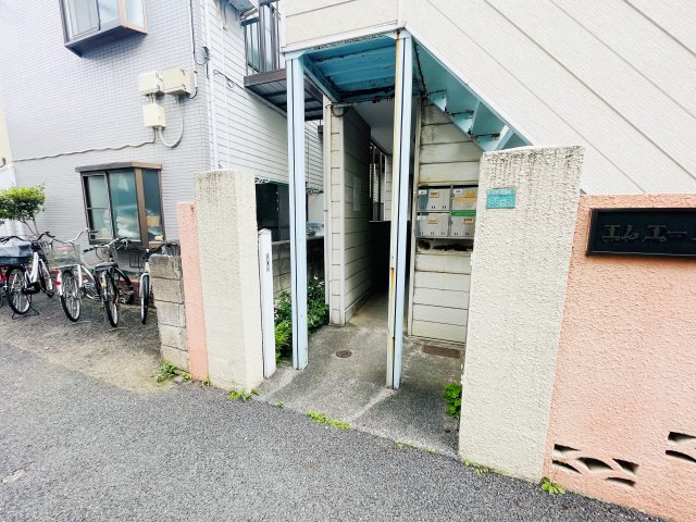 エントランス　清潔なエントランスです