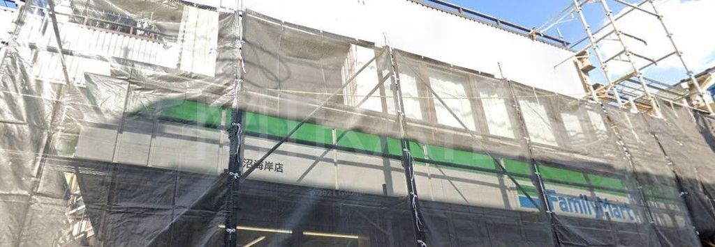 コンビニ　ファミリーマート鵠沼海岸店（コンビニ）まで580m