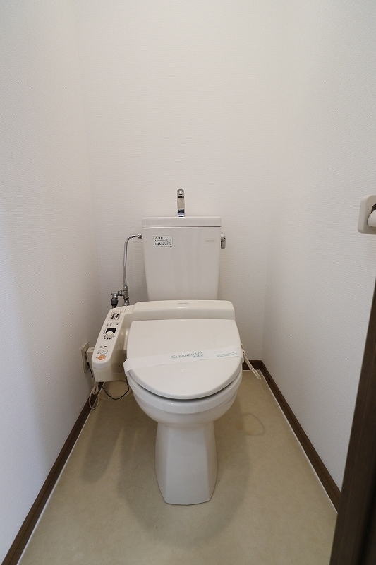 地下鉄空港線 姪浜駅 徒歩12分 2階建 築26年のトイレ写真
