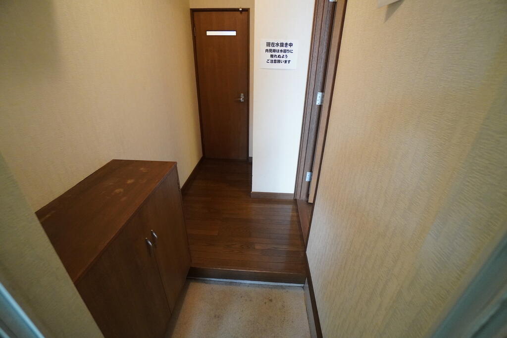 ＪＲ函館本線 稲積公園駅 徒歩12分 3階建 築36年の玄関写真