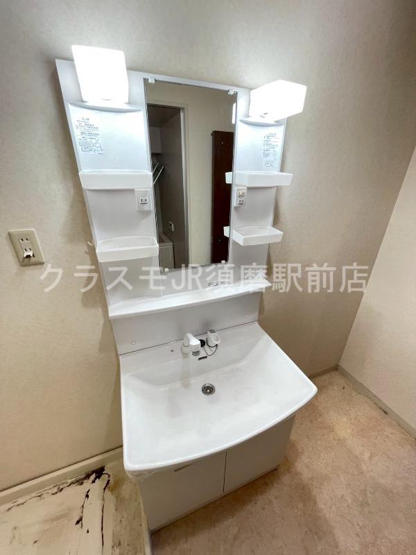 洗面設備　忙しい朝にあなたを手助けしてくれる素敵な洗面台。