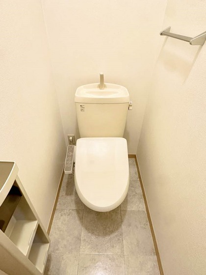 トイレ　※他号室の写真です