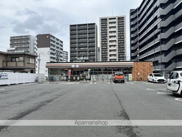 コンビニ　セブンイレブン（コンビニ）まで599m