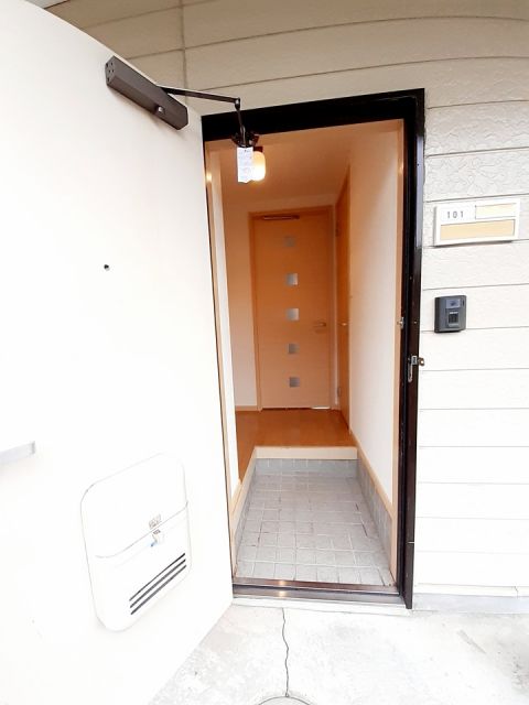 エルディム立田Bの玄関写真