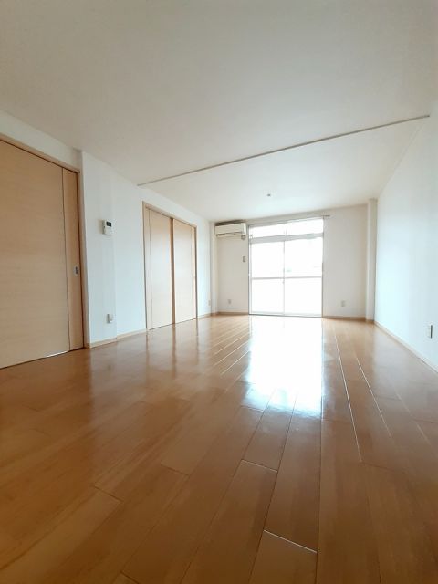 エルディム立田Bの居間写真