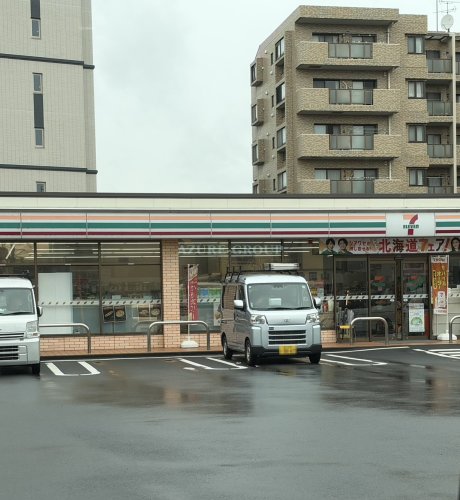 コンビニ　セブンイレブン横浜鴨居一丁目店（コンビニ）まで216m