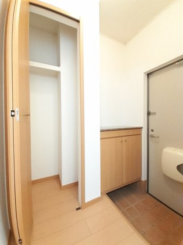 玄関　シンプルで使いやすい玄関です