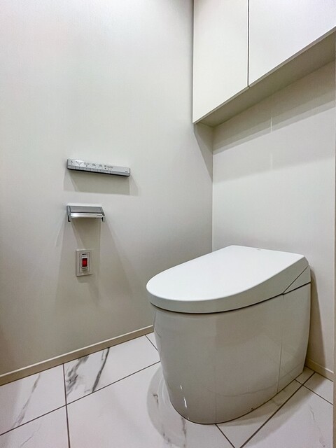 トイレ　※写真は同タイプ住戸です。