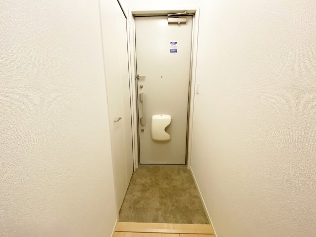 ＪＲ大阪環状線 桃谷駅 徒歩17分 2階建 築11年の玄関写真