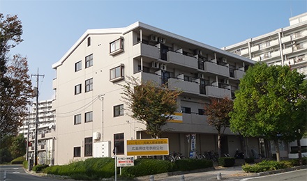 東広島市高屋高美が丘のマンションの建物外観