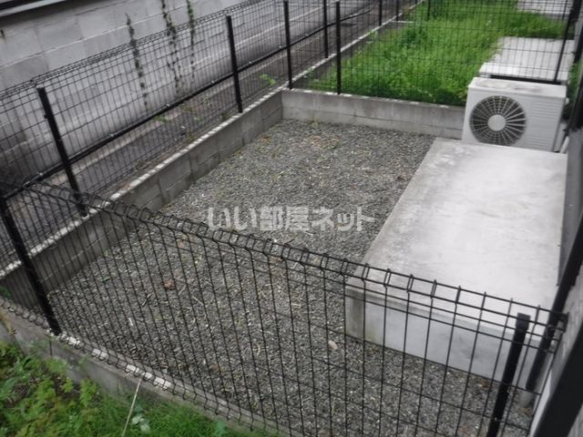 【綾部市青野町のアパートのバルコニー】