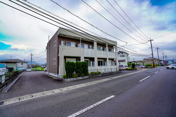 瀬戸内市長船町福岡のアパートの建物外観