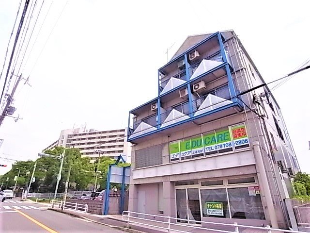 神戸市垂水区千鳥が丘のマンションの建物外観