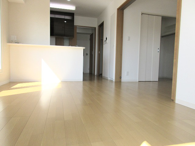 居室・リビング　LDKと洋室が続きになっていてつなげる事が可能です♪