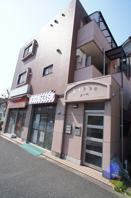 狛江市東和泉のマンションの建物外観