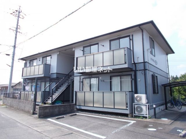 伊賀市上野田端町のアパートの建物外観