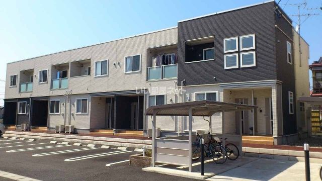 新潟市中央区親松のアパートの建物外観