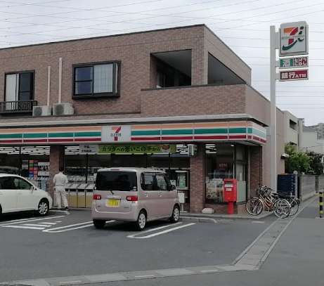 コンビニ　セブンイレブン鳩ケ谷里店（コンビニ）まで521m