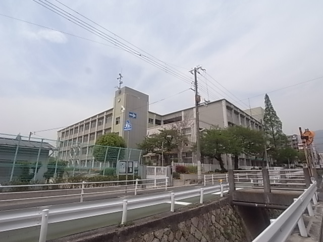 【神戸市東灘区御影中町のマンションの小学校】