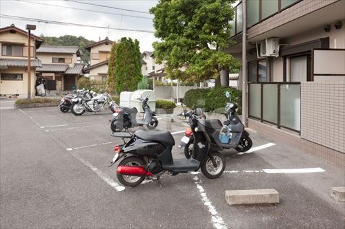 【京都市左京区静市市原町のマンションの駐車場】