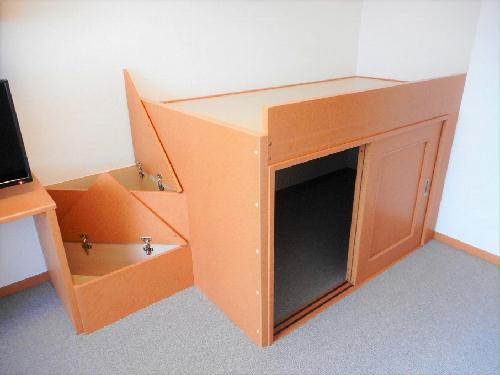 収納　ベッド下、階段下は大容量収納！