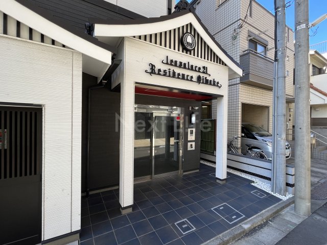 【川崎市川崎区追分町のマンションのエントランス】