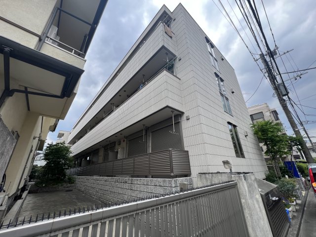 川崎市中原区小杉陣屋町のマンションの建物外観