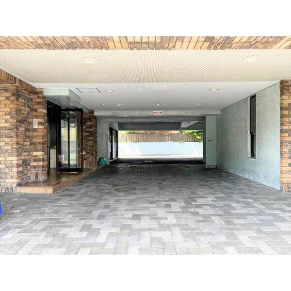 建物外観　ロビー