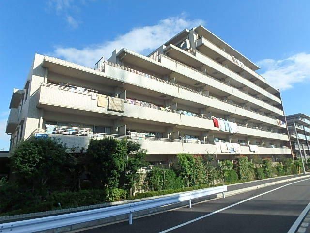 松戸市東松戸のマンションの建物外観