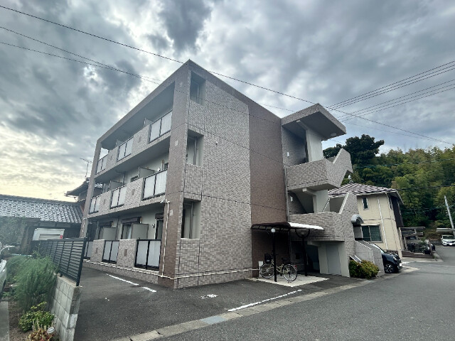 【倉敷市羽島のマンションの建物外観】