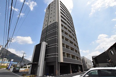 【ラフィーネ上葛原の建物外観】