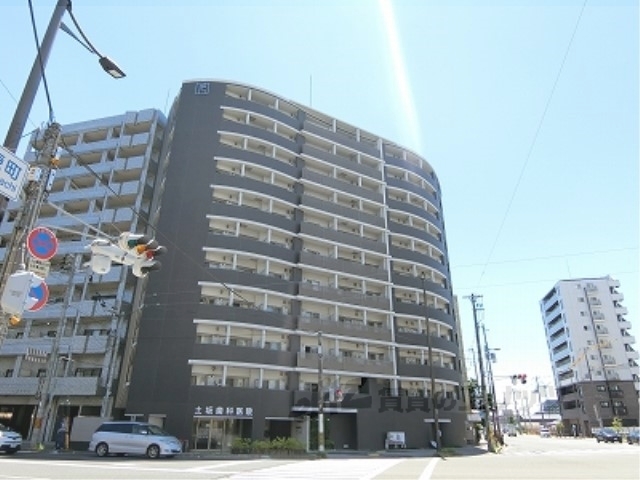 京都市下京区材木町のマンションの建物外観